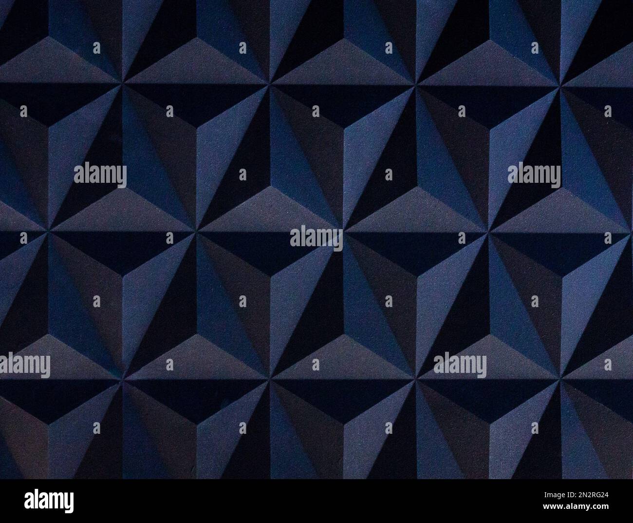 Pannello blu scuro a 3D pareti texture senza cuciture con motivo triangolare geometrico Foto Stock
