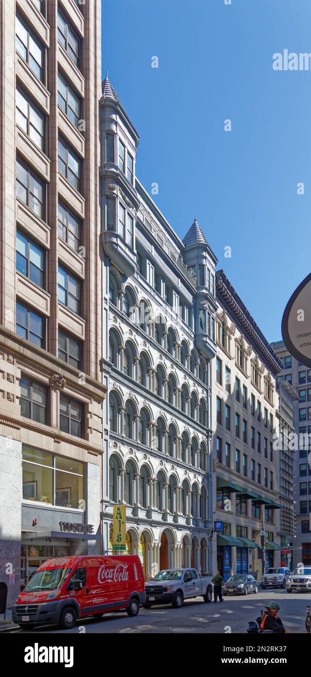 Centro di Boston: Il Landmark Richards Building, costruito nel 1858 come Shaw Building a cinque piani, ha aggiunto due piani nel 1889. Tra gli ultimi edifici in ghisa della città. Foto Stock