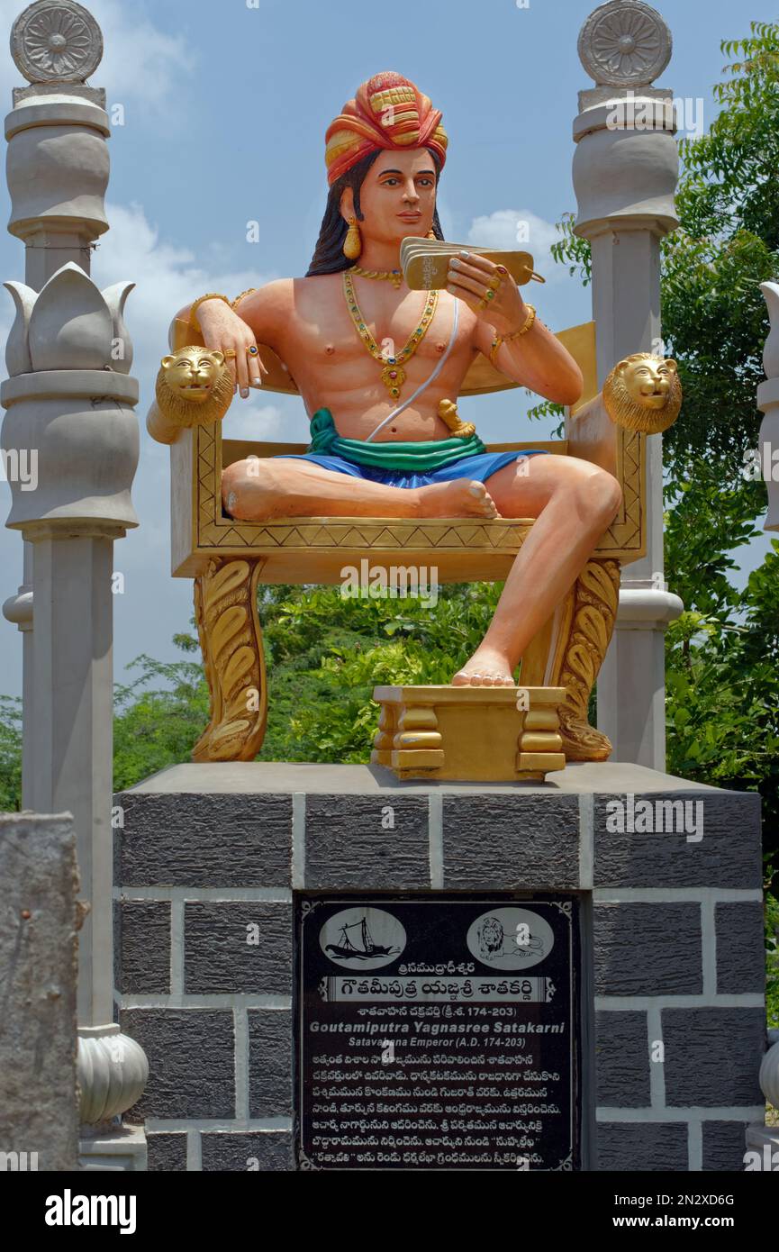 08 24 2015 Statua di Gautamiputra Yajna Sri Satakarni Satavahana Imperatore ad Amaravati, Andhra Pradesh India. Foto Stock