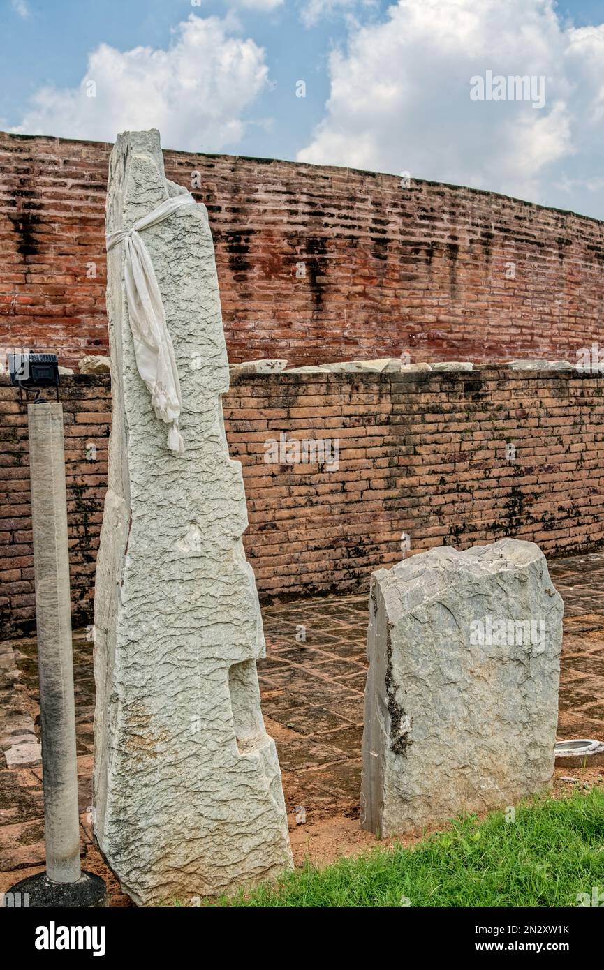 08 24 2015 pietra ha rovinato il buddhista Maha Chaitya, un grande stupa costruito nel III secolo a.C. ad Amaravati, Andhra Pradesh India Asia. Foto Stock