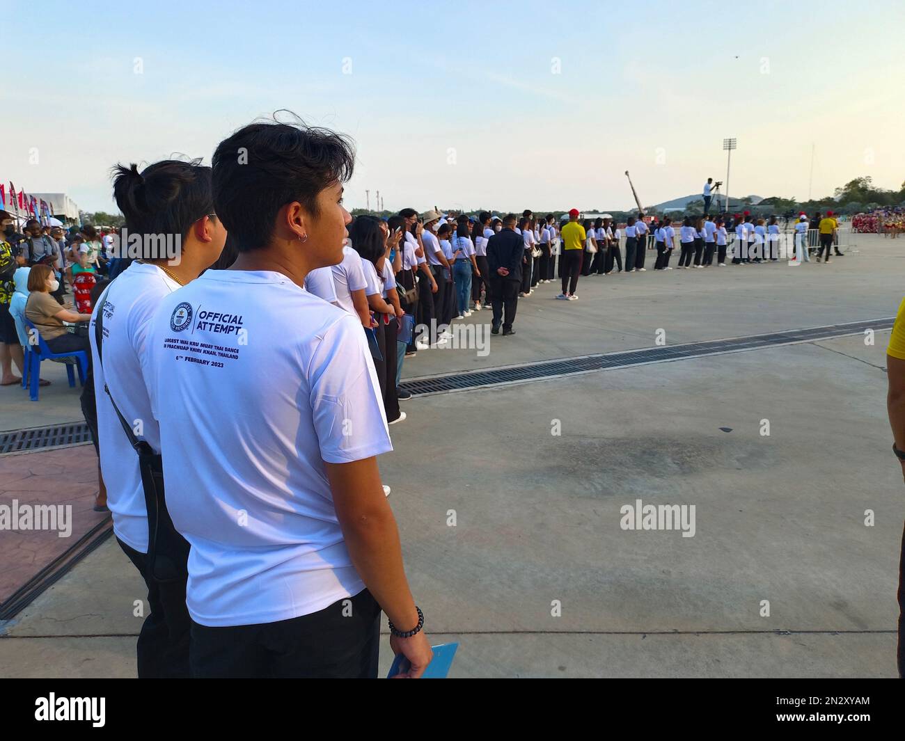 Nuovo Guinness record mondiale per il maggior numero di Muay Thai combattenti riuniti in un luogo, Ratchabhakti Park, Hua Hin, Thailandia Foto Stock