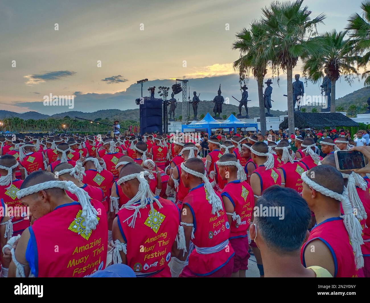 Nuovo Guinness record mondiale per il maggior numero di Muay Thai combattenti riuniti in un luogo, Ratchabhakti Park, Hua Hin, Thailandia Foto Stock