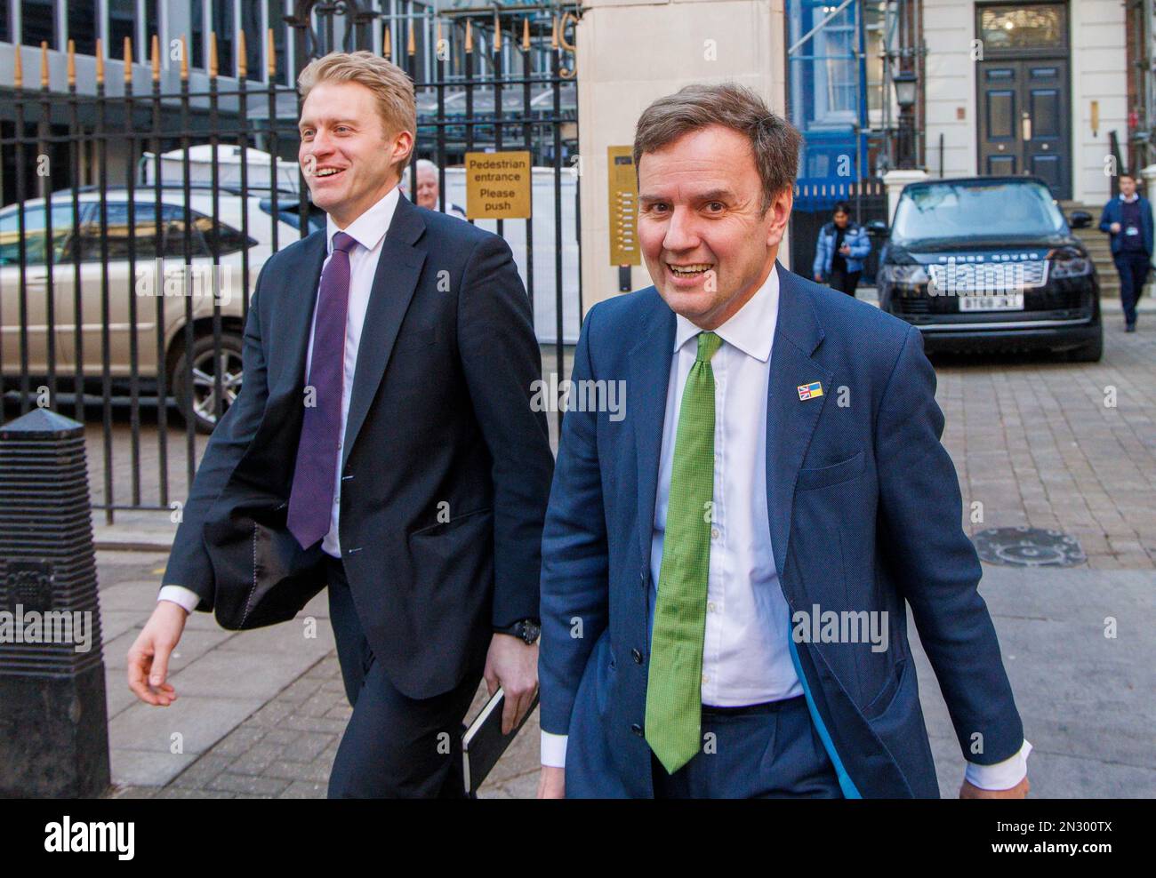 Londra, Regno Unito. 7th Feb, 2023. Greg lascia le mani CCHQ. Rishi Sunak rimpasto Greg Hands, neo nominato presidente conservatore Credit: Mark Thomas/Alamy Live News Foto Stock