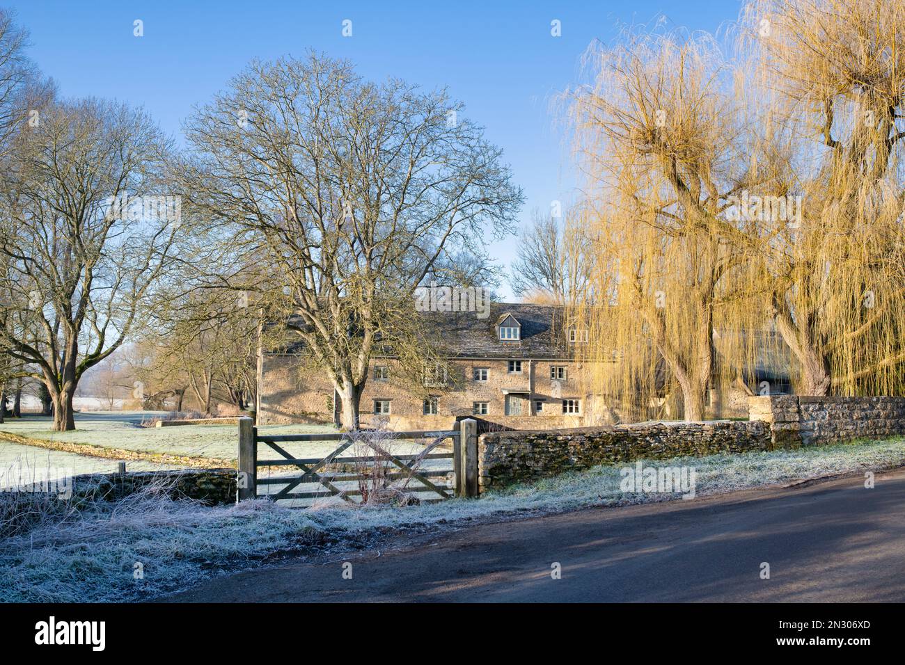 La casa Mill nel gelo invernale. North Aston, North Oxfordshire, Inghilterra Foto Stock