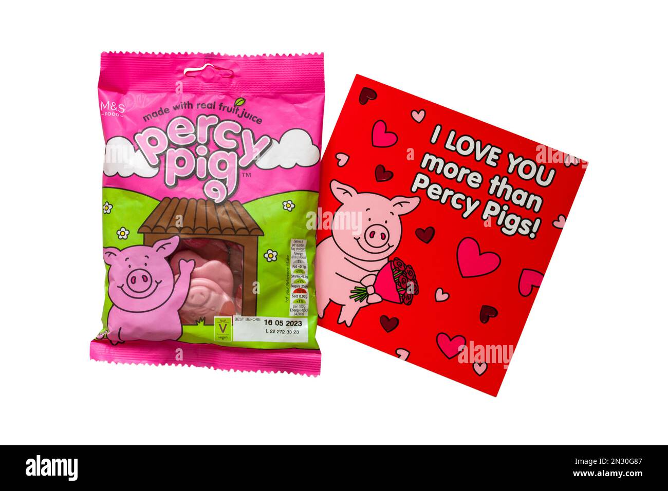 Ti amo più di Percy maiali carta valentine con pacchetto di Percy Pig Sweets Foto Stock