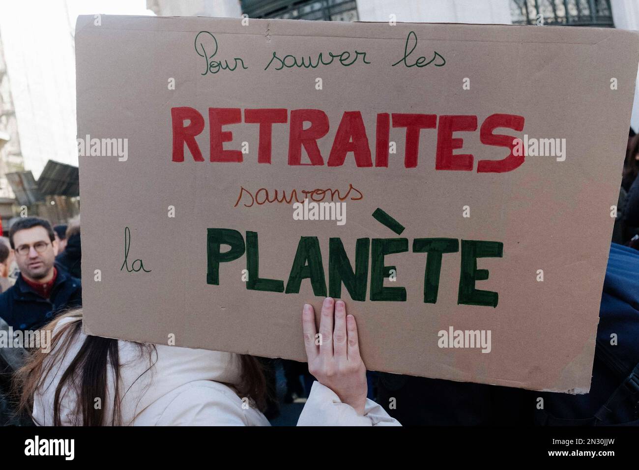 Jan Schmidt-Whitley/le Pictorium - dimostrazione il 7 febbraio contro la riforma delle pensioni a Parigi - 7/2/2023 - Francia / Parigi / Parigi - la manifestazione parigina, con decine di migliaia di manifestanti, è iniziata intorno alle 2pm da Place de l'Opera, in direzione di Place de la Bastille Foto Stock