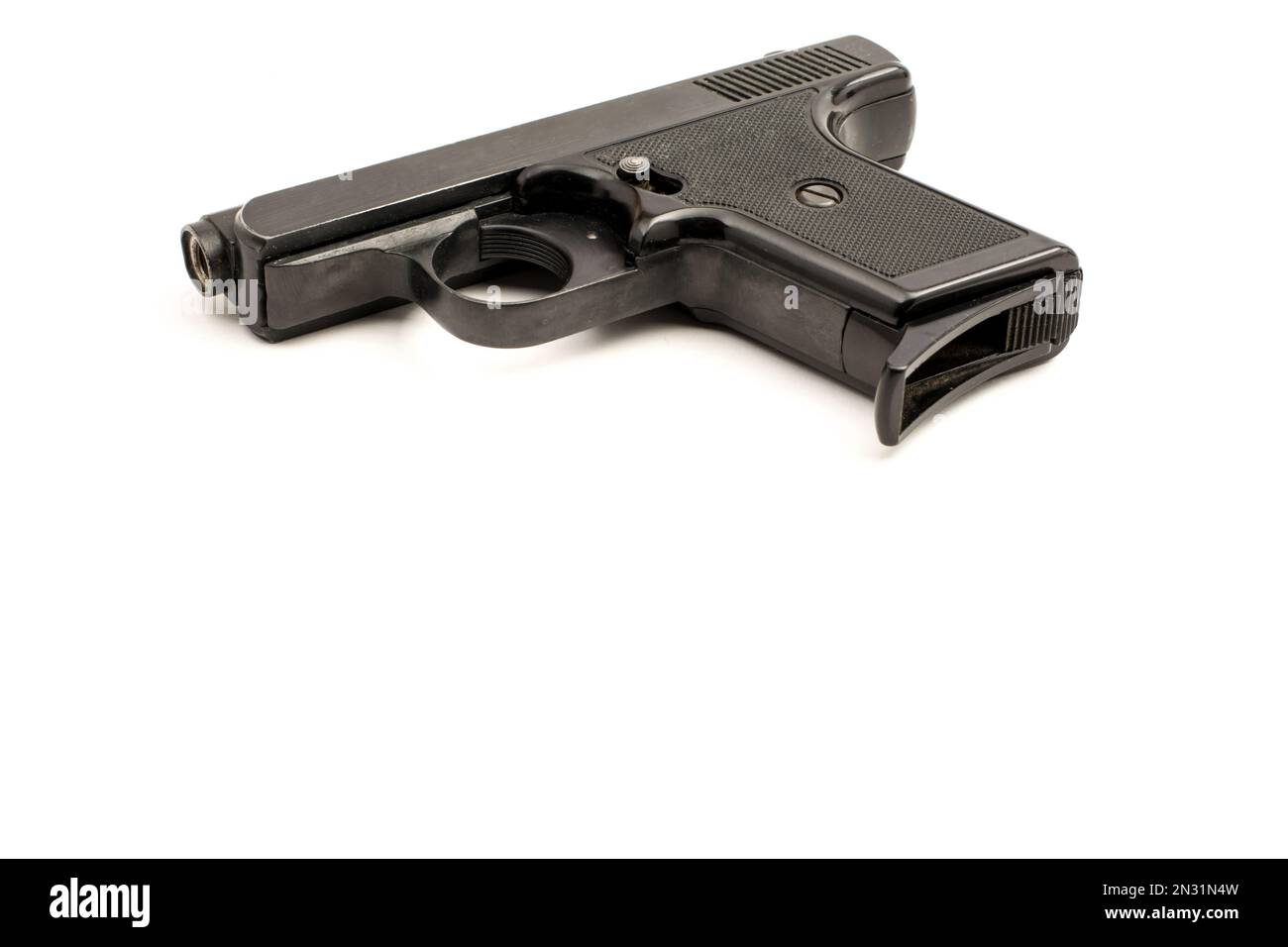 pistola su sfondo bianco isolato Foto Stock