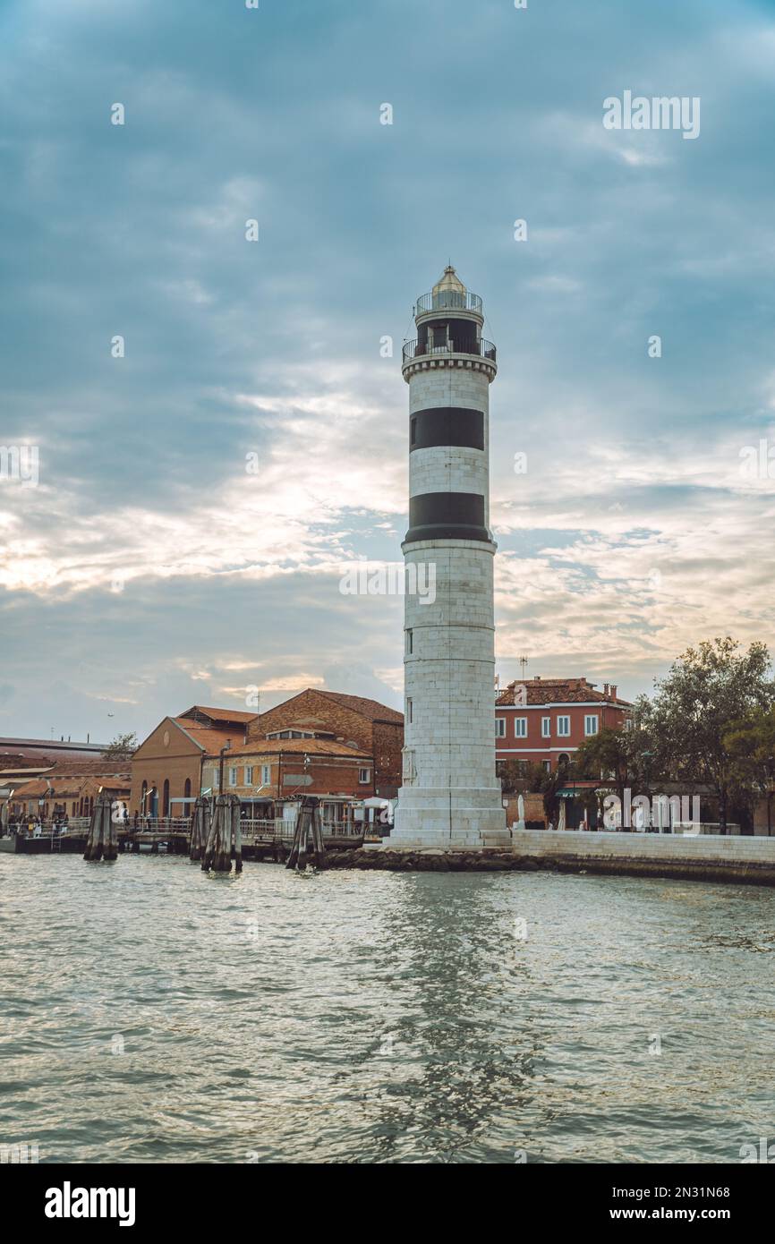 Faro di Burano al Tramonto Venezia Italia Foto Stock