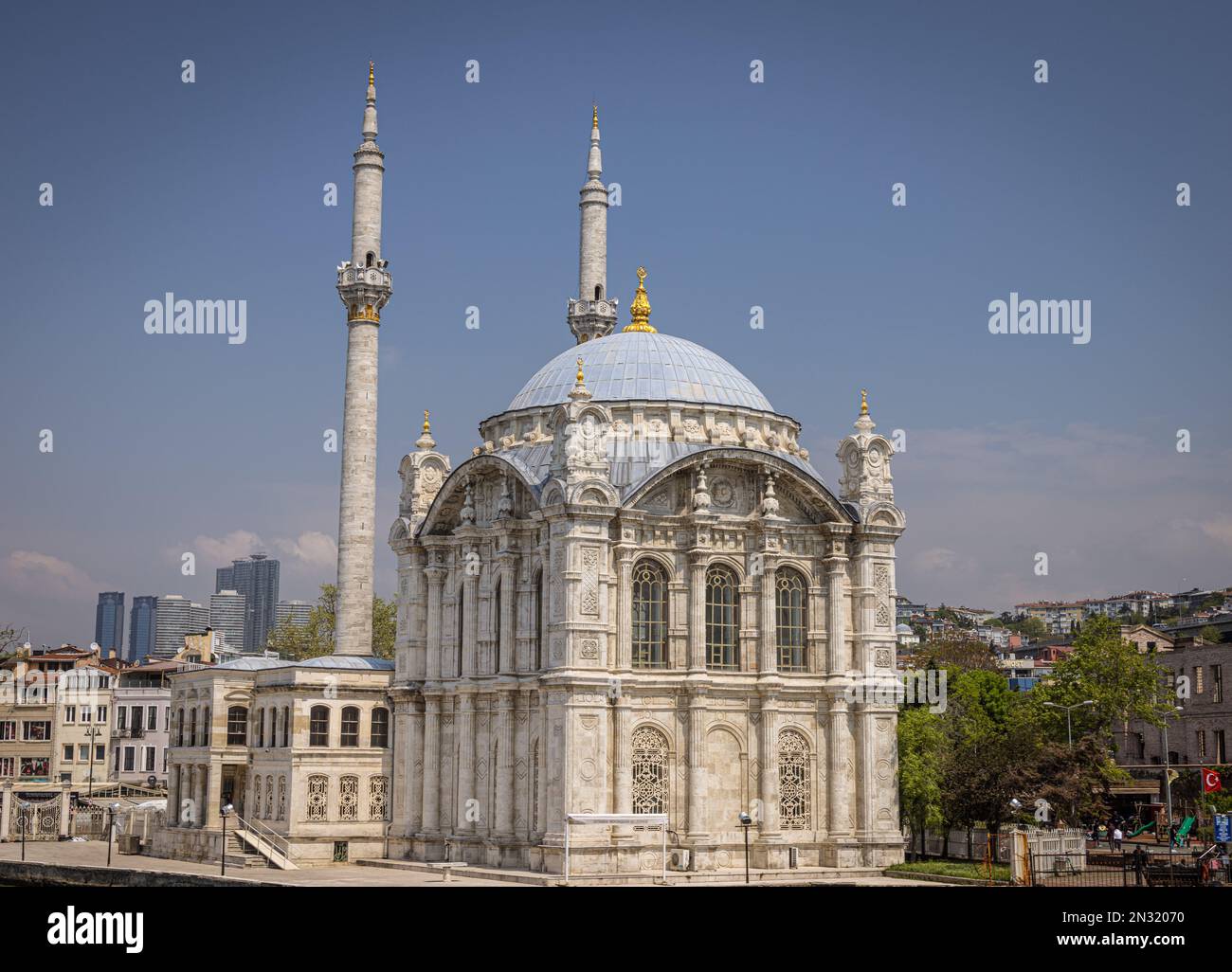 Moschea Ortaköy/ Büyük Mecidiye Camii, sullo stretto del Bosforo, Istanbul, Turchia Foto Stock