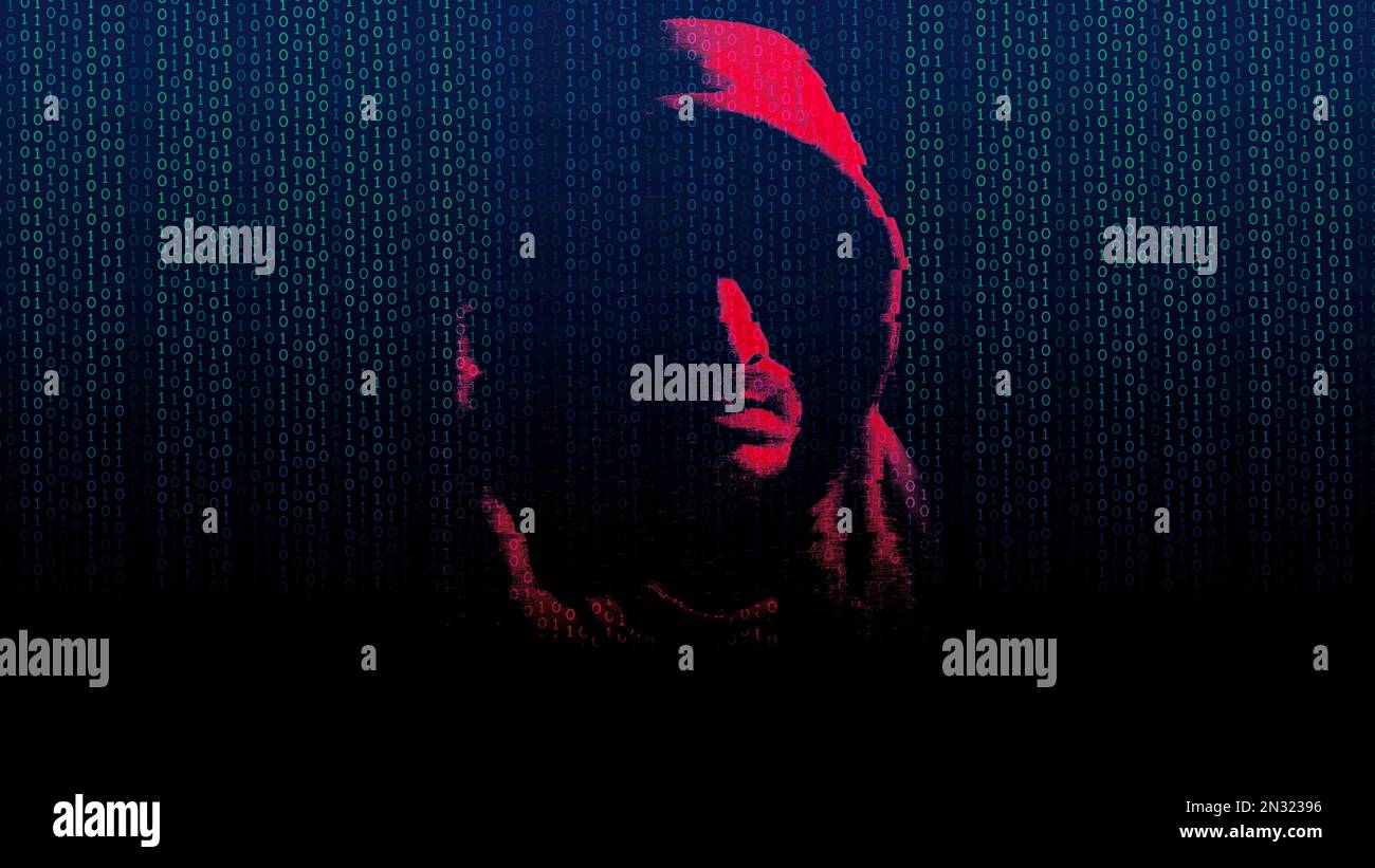 Uomo con cappuccio con il volto in ombra su sfondo scuro con codice binario. Cyber criminale, concetto di hacking e violazione della sicurezza. Schermata del sistema violata Foto Stock