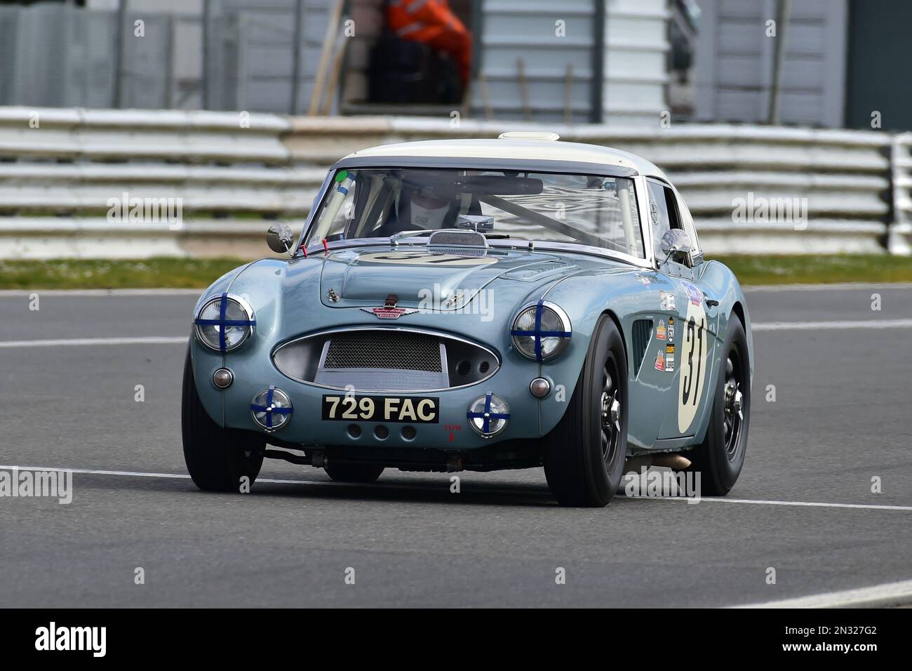 Alexander Hewitson, Austin Healey 3000 Mk2, Adams e Page Swinging Sixties, Gruppo 2, vetture oltre 2000cc, divise in 6 classi G a i, a quaranta minuti Foto Stock