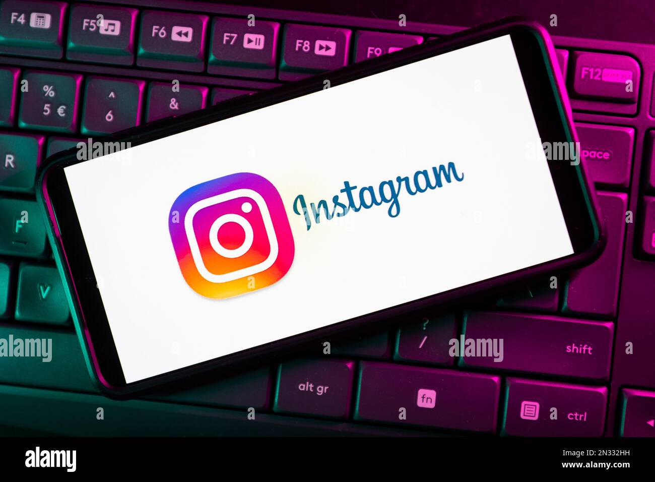 In questa illustrazione della foto un Instagram logo che si vede visualizzato su uno smartphone. Foto Stock