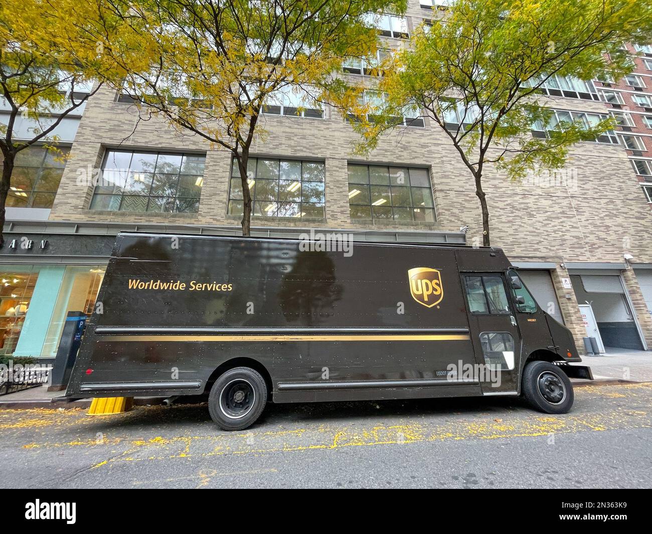UPS Truck parcheggiato nelle strade di Manhattan. Foto Stock