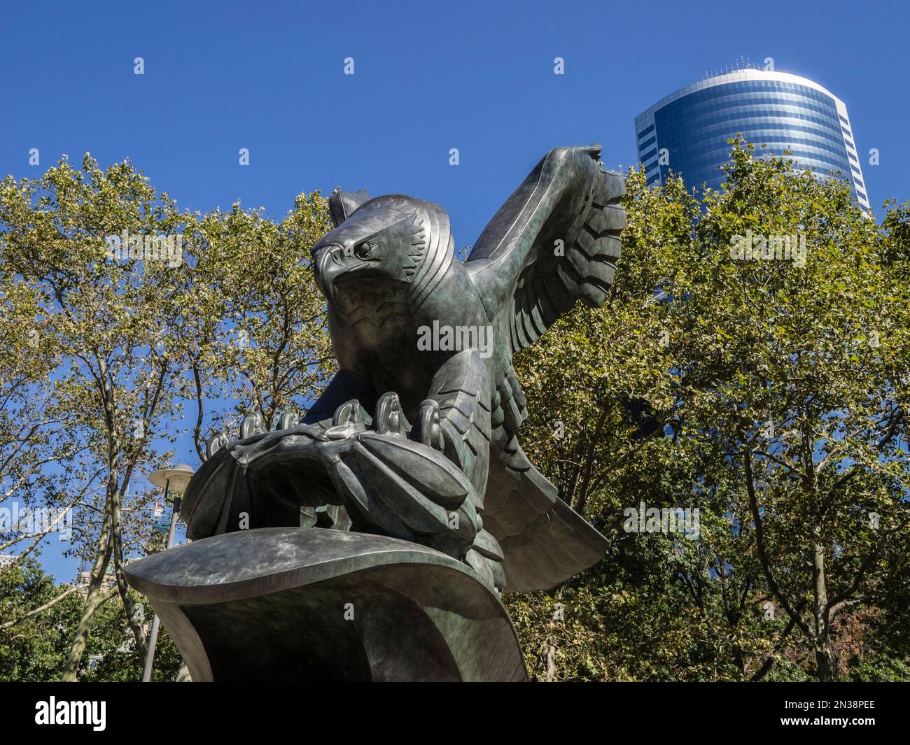 Bronze Eagle, East Coast Memorial per i militari americani, Battery Park, New York, USA Foto Stock