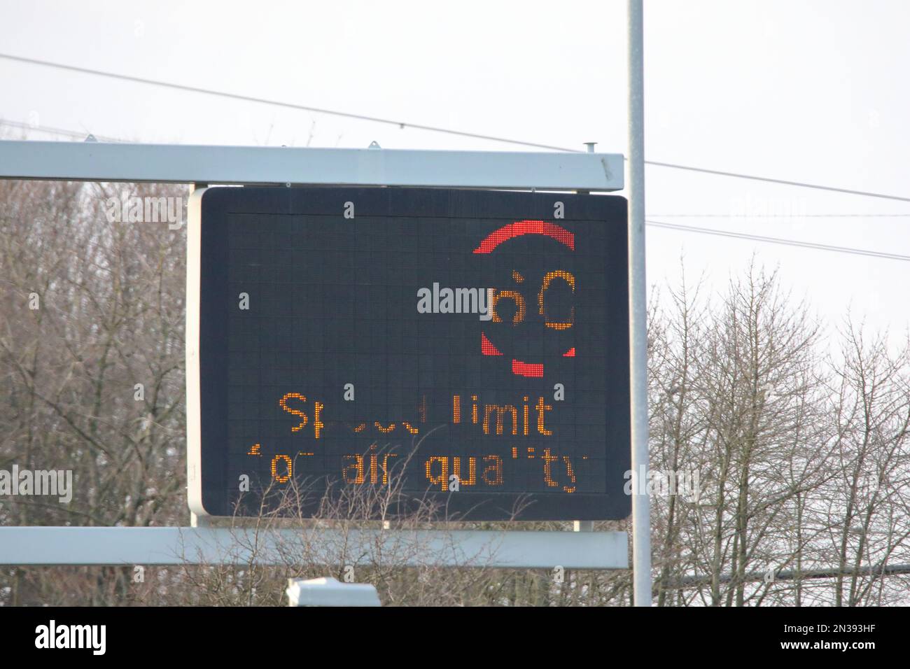 visualizzazione difettosa su un segnale variabile autostradale Foto Stock