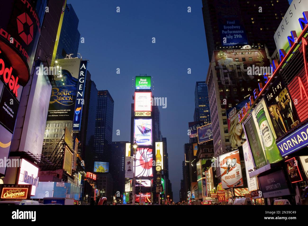 Times Square di notte, la città di New York, New York, Stati Uniti d'America Foto Stock