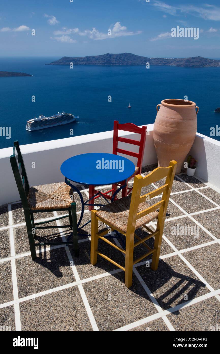 Albergo balcone, Firostefani, SANTORINI, CICLADI, isole greche, Grecia Foto Stock