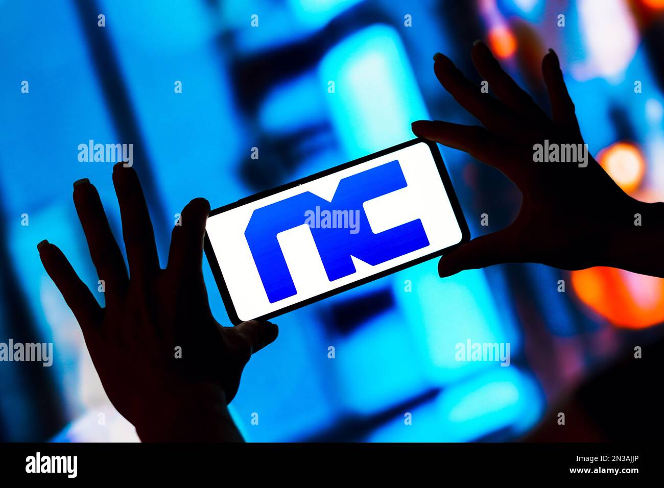In questa immagine, il logo NCsoft Corporation viene visualizzato sullo schermo di uno smartphone. Foto Stock