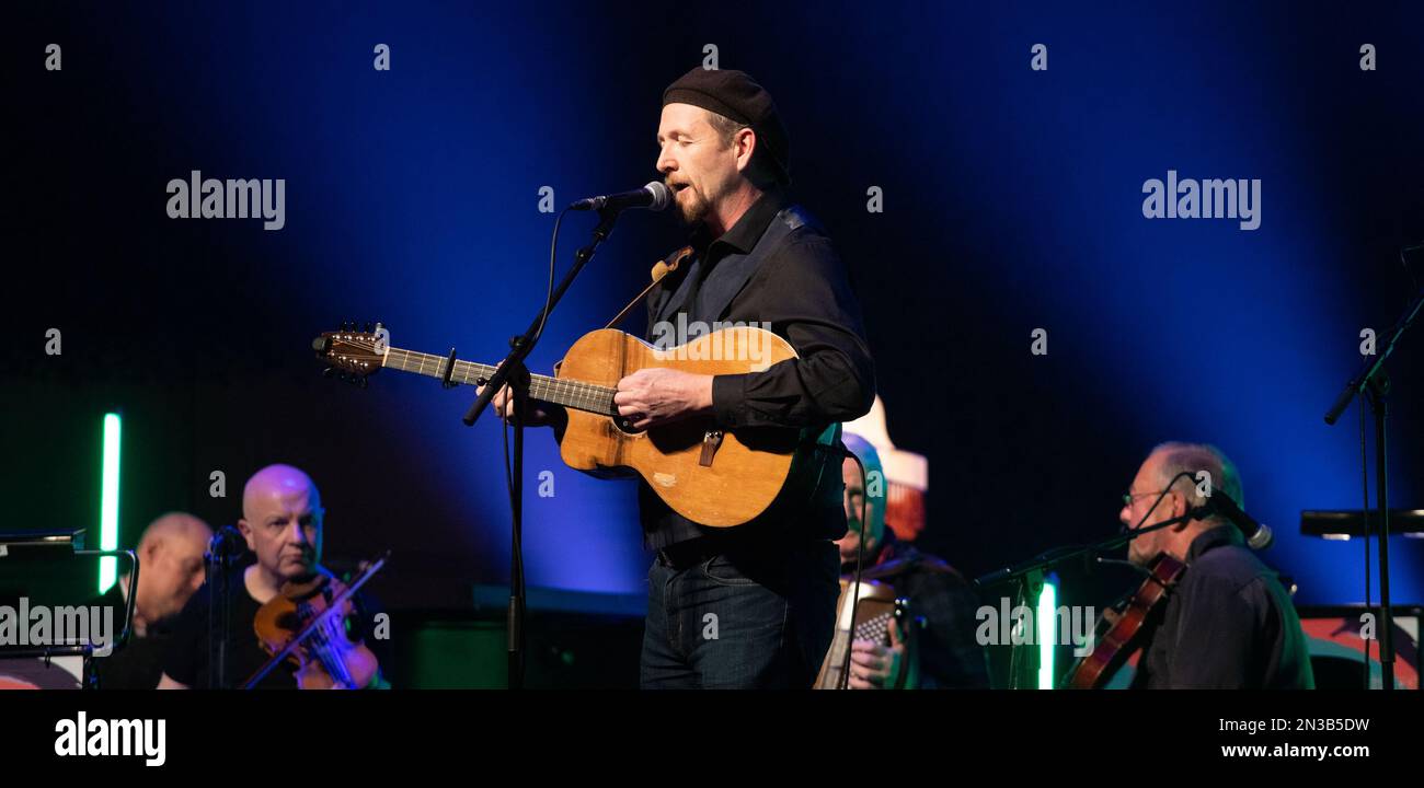 Glasgow Scozia. 19 gennaio 2023. John Doyle, musicista irlandese, si è esibito presso la sala concerti di Glasgow al Transatlantic Sessions, Celtic Connections music festival 2023. Foto Pauline Keightley / Alamy. Foto Stock