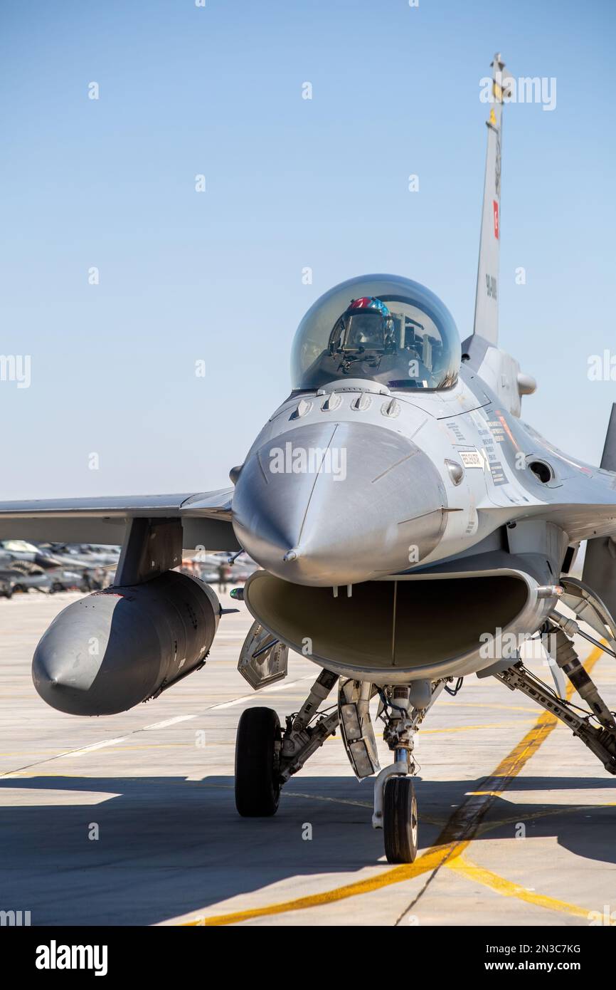 Konya, Turchia - 07 01 2021: Anatolian Eagle Air Force esercizio 2021 F16 Fighter Jet in una posizione tassante in Turchia Foto Stock