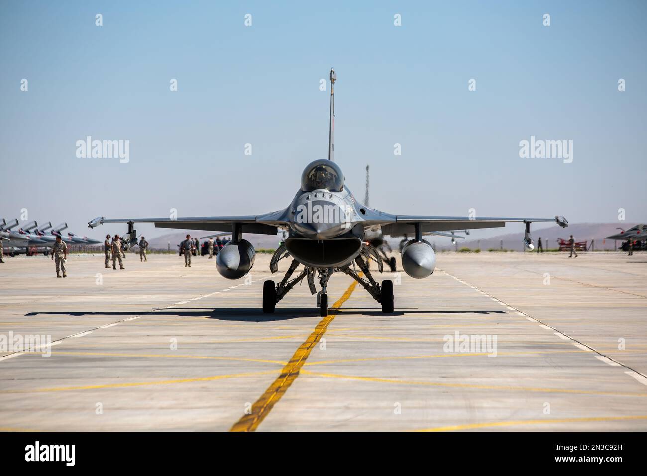 Konya, Turchia - 07 01 2021: Anatolian Eagle Air Force esercizio 2021 F16 Fighter Jet in una posizione tassante in Turchia Foto Stock