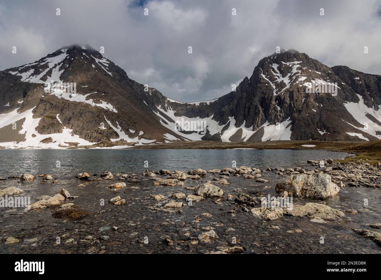 Yuyanq settentrionale CH'ex e Yuyanq meridionale CH'ex (ex North e South Suicide Peaks) degli Yuyanq' CH'exes (ex suicidi) nel Chugach ... Foto Stock