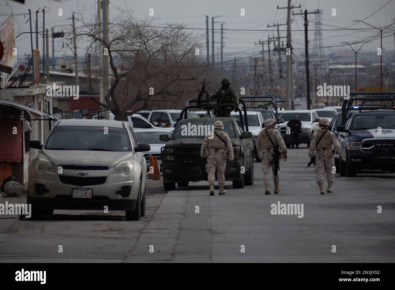 Juarez, Messico, 01-01-2023 : Guardia Nazionale e polizia federale la prigione di Ciudad Juárez dopo 30 detenuti fuggiti il primo giorno dell'anno Foto Stock