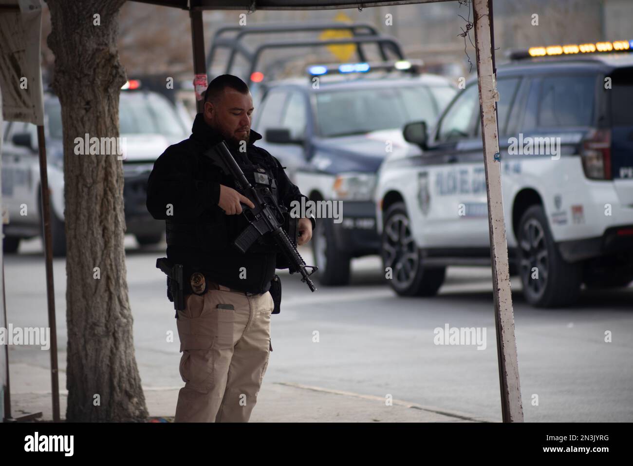 Juarez, Messico, 01-01-2023 : Guardia Nazionale e polizia federale la prigione di Ciudad Juárez dopo 30 detenuti fuggiti il primo giorno dell'anno Foto Stock