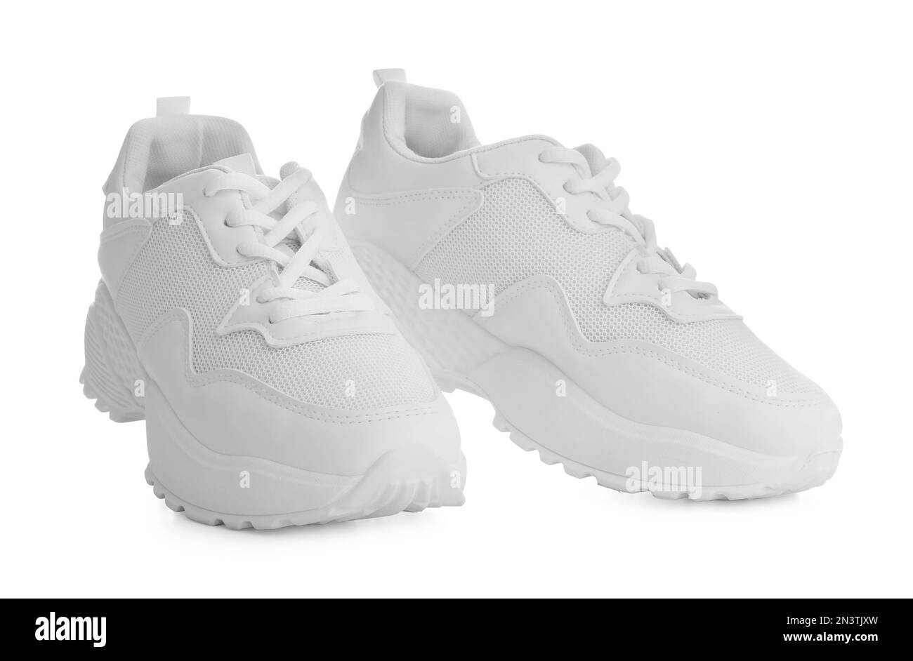 Sneaker eleganti su sfondo bianco. Scarpe alla moda Foto Stock