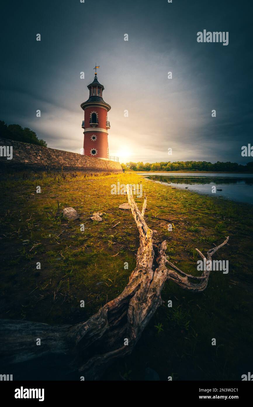 Lower Great Pond, lago con faro, ramo, sole, Moritzburg, Sassonia, Germania Foto Stock