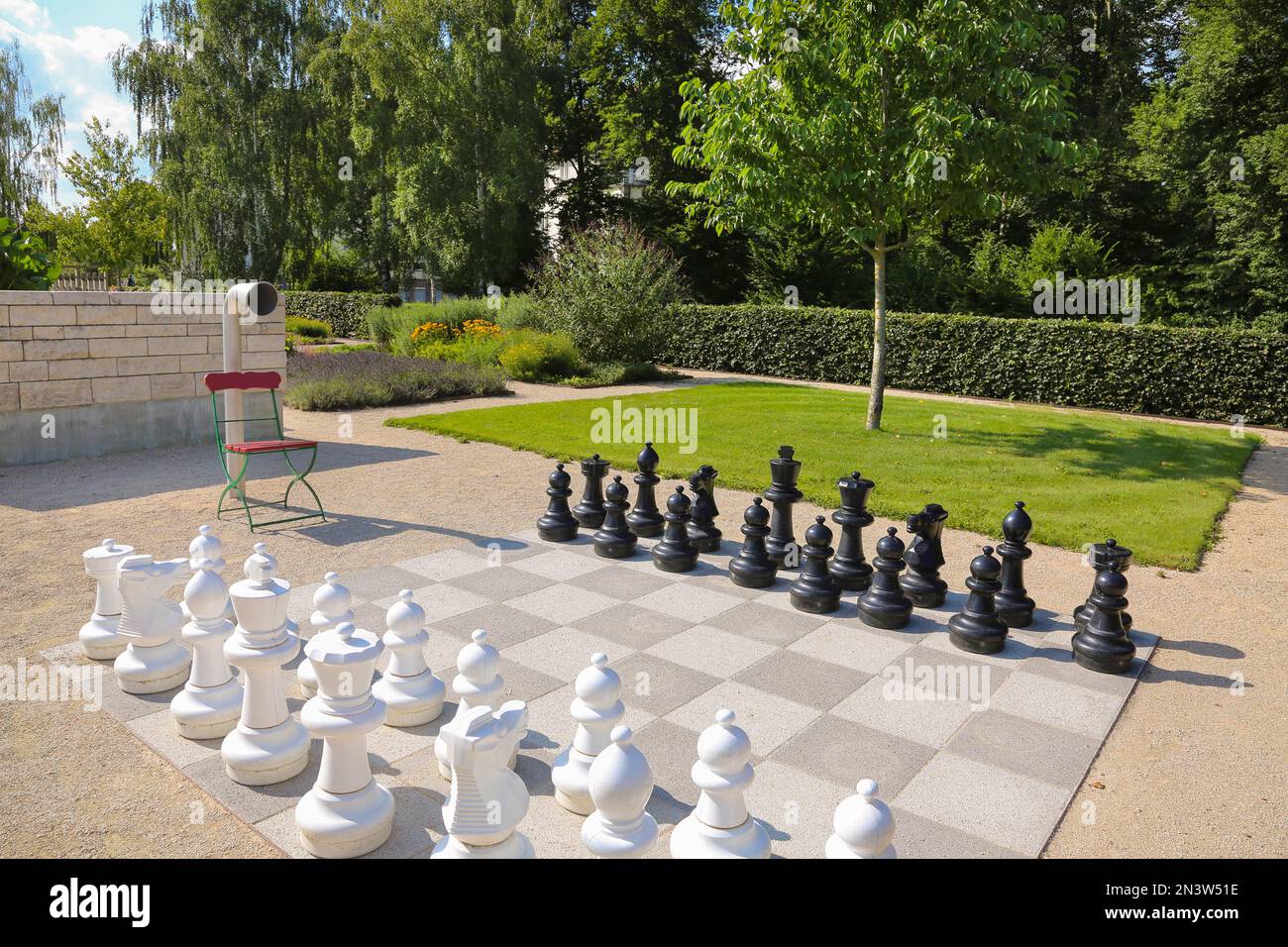 Giardino dell'Eden, Parco attivo della generazione, Parco sensoriale e terapeutico, grande scacchiera, Scacchi all'aperto, Untermarchtal, Baden-Wuerttemberg, Germania Foto Stock