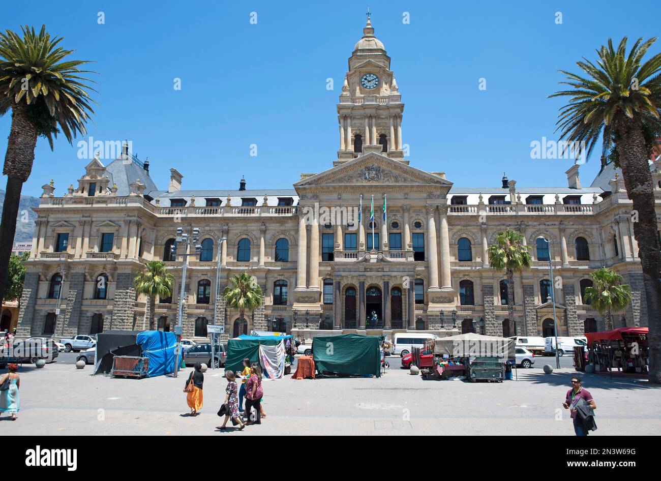 Municipio con la statua di Nelson Mandela sul balcone, Città del Capo, Capo Occidentale, Sud Africa Foto Stock