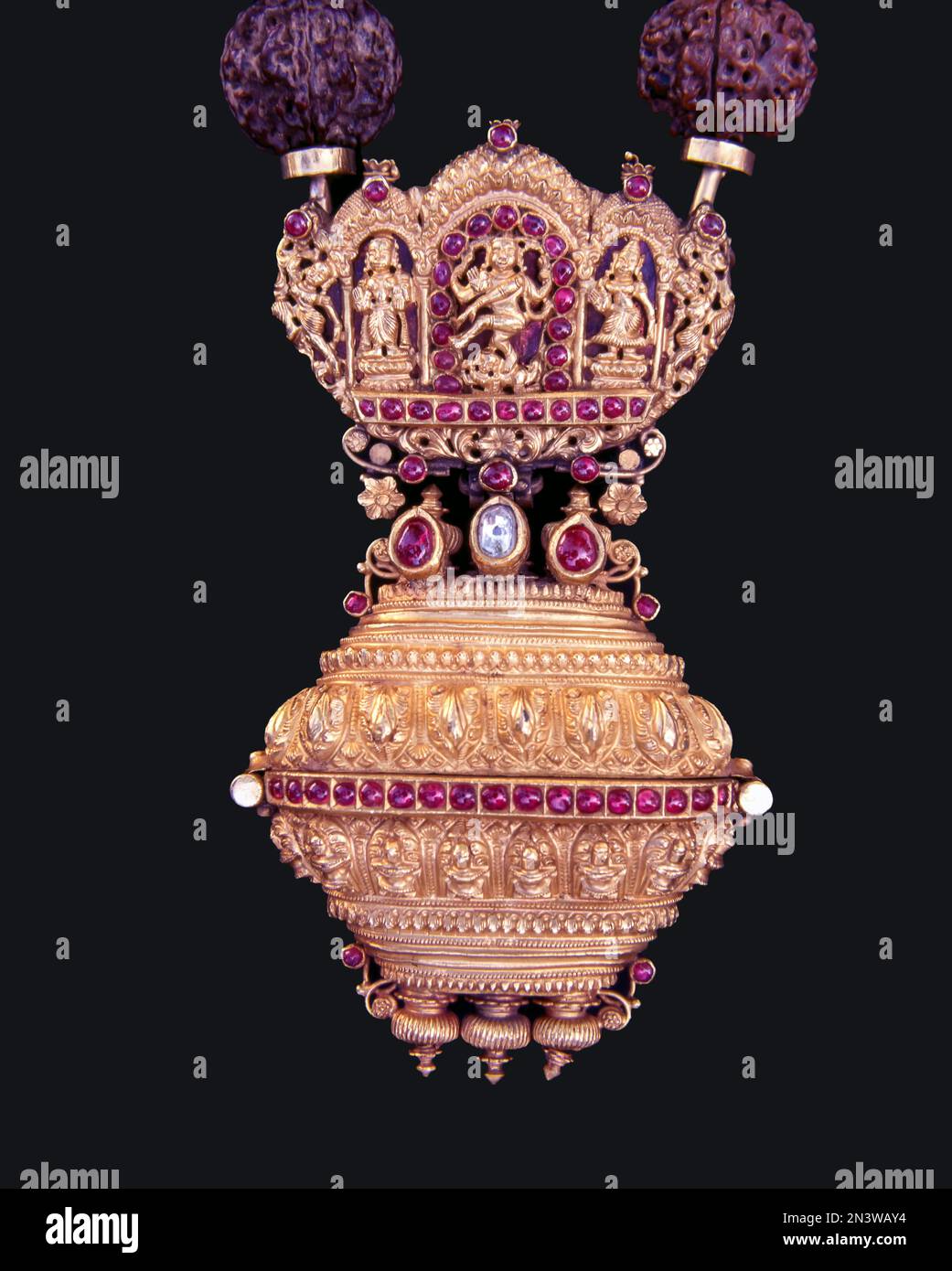 Nattukottai chettiars Gioielleria tradizionale chiamata Gowri Sangam, 100 anni, Tamil Nadu, India, Asia. Il Gowrisangam o Kevadu ed è squisitamente Foto Stock