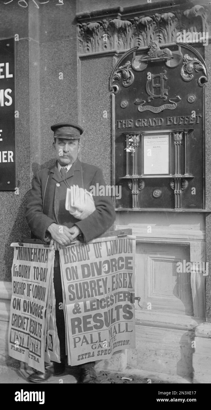 Newspaper Venditore - Londra - 1900 Foto Stock