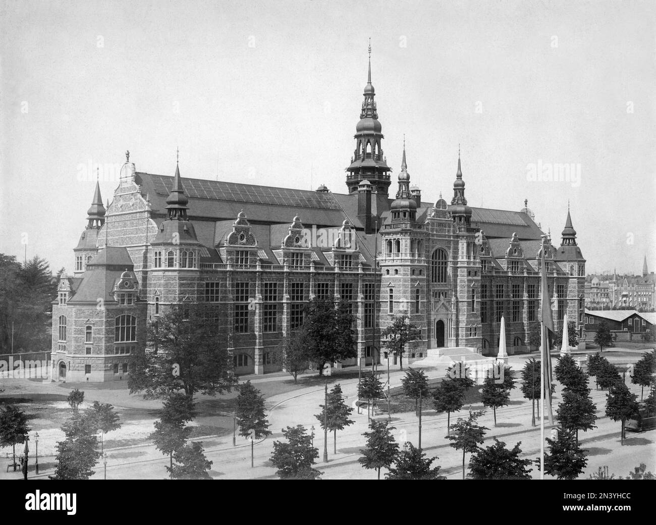 Il museo nordico. Situato a Djurgården, a Stoccolma, dedicato alla storia culturale e all'etnografia della Svezia, dal primo periodo moderno al periodo contemporaneo. L'attuale edificio fu progettato da Isak Gustaf Clason e fu completato nel 1907 dopo un processo di costruzione di 19 anni.1920 Foto Stock
