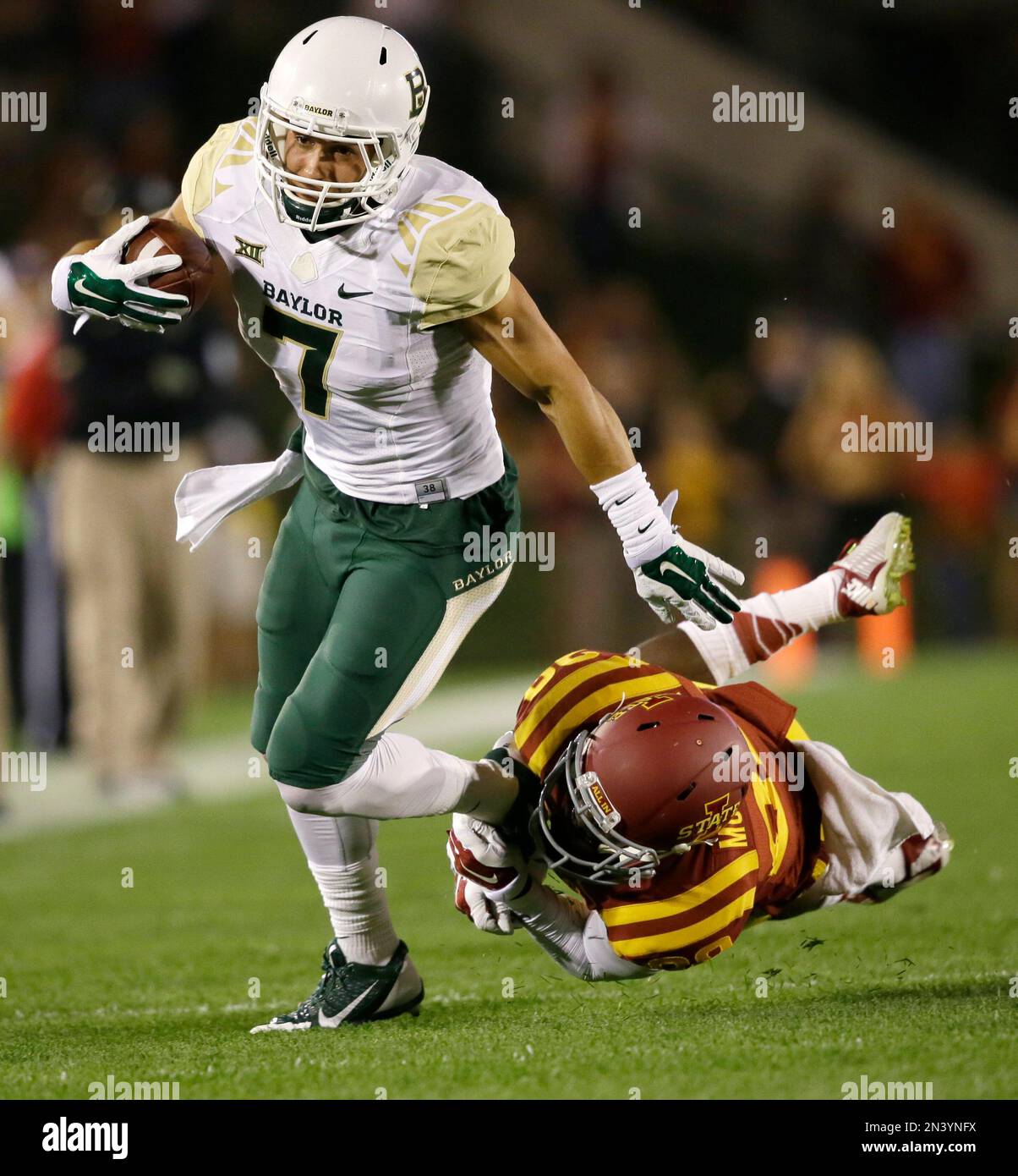 Baylor wide receiver Lynx Hawthorne, left, tries to break a tackle by Iowa State defensive back T.J. Mutcherson during the first half of an NCAA college football game, Saturday, Sept. 27, 2014, in Ames, Iowa. (AP Photo/Charlie Neibergall) Foto Stock