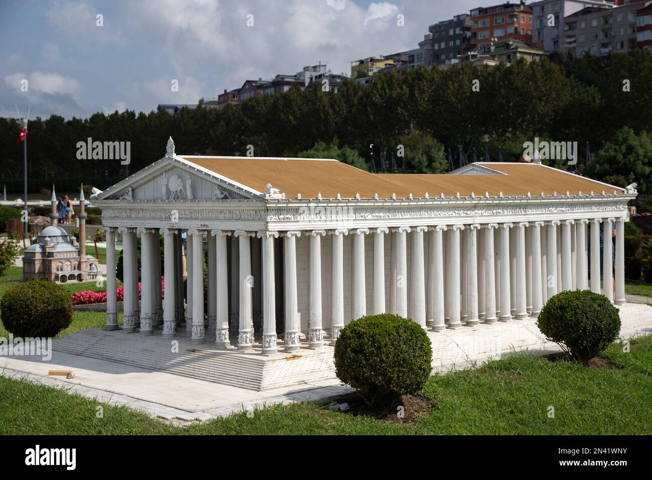 Istanbul,Turchia - 08-29-2022:il modello del tempio di Artemis è esposto nel museo Miniaturk Foto Stock