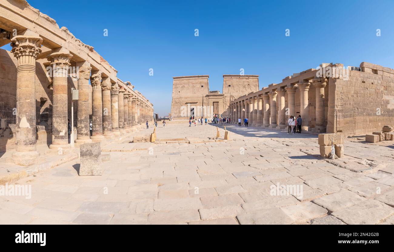 Assuan, Egitto; 7 febbraio 2023 - una vista dell'ingresso al Tempio di file ad Assuan. Foto Stock