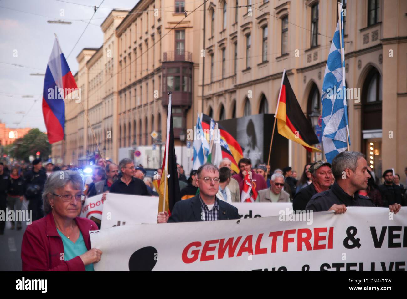 Monaco, Germania. 22nd maggio, 2017. Karl Richter ( NPD ). Il 22nd maggio 2017 Pegida Monaco di Baviera marches gettò di nuovo le strade di Monaco di Baviera, Germania. Intorno al 45 entrò nella marcia di estrema destra. (Foto di Alexander Pohl/Sipa USA) Credit: Sipa USA/Alamy Live News Foto Stock