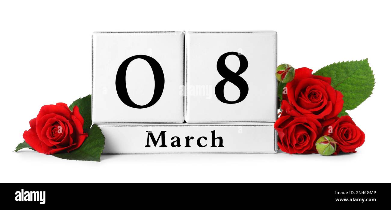 Calendario blocco di legno con data 8th marzo e rose su sfondo bianco. Giornata internazionale della donna Foto Stock