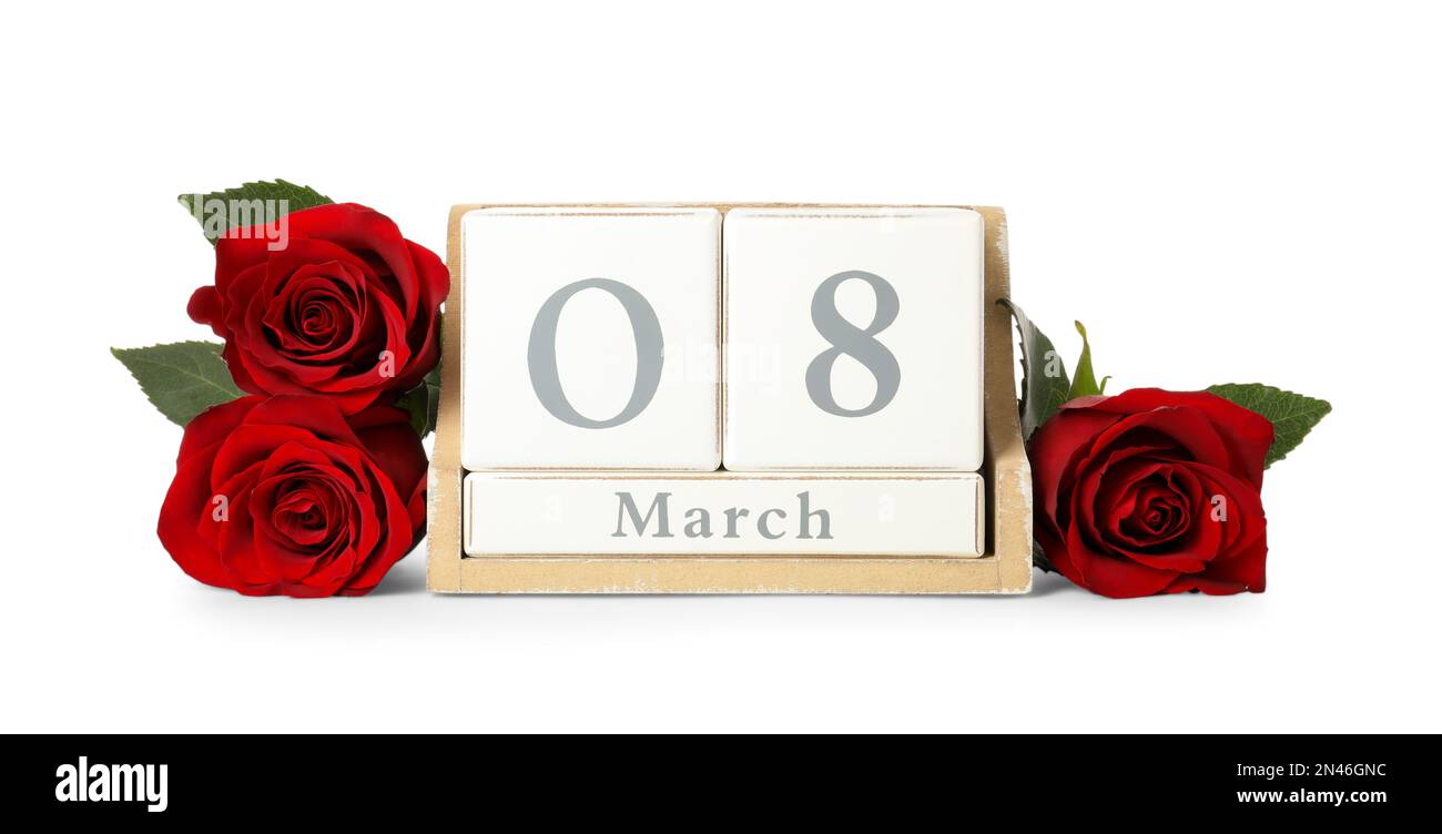 Calendario blocco di legno con data 8th marzo e rose su sfondo bianco. Giornata internazionale della donna Foto Stock