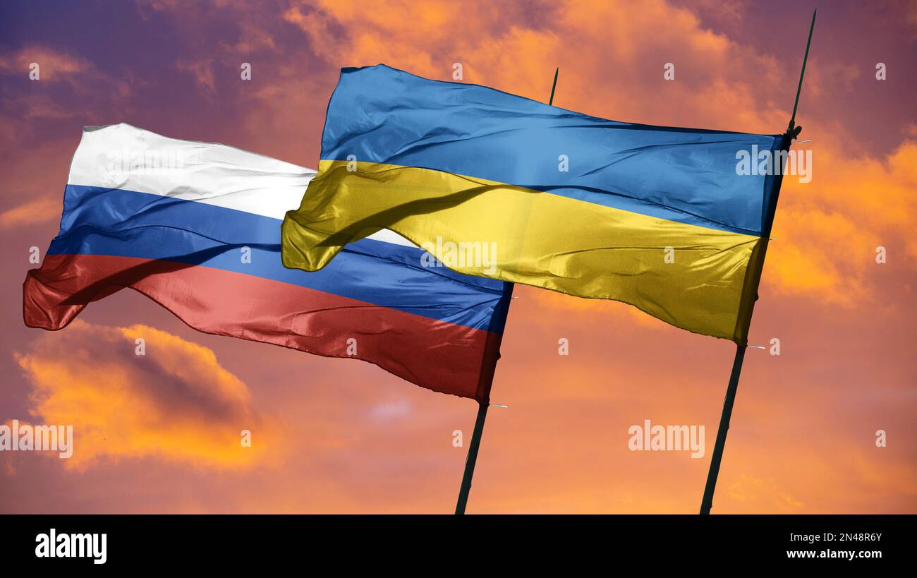 bandiera ucraina vs russia 365° giorno di russia invasione di ucraina 1 anni di guerra Foto Stock