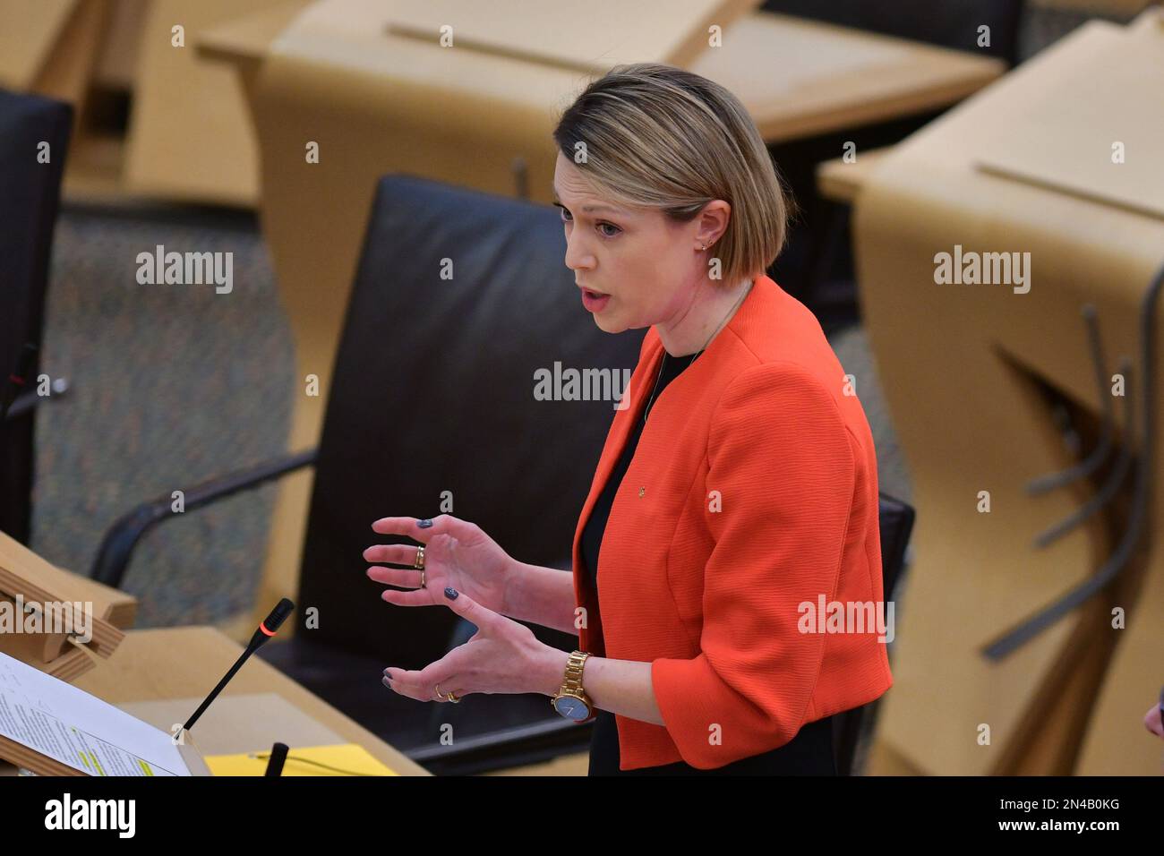 Edimburgo Scozia, Regno Unito 08 febbraio 2023Jenny Gilruth al Parlamento scozzese presenta l'aggiornamento del dualling stradale del A9. credito sst/alamy notizie dal vivo Foto Stock