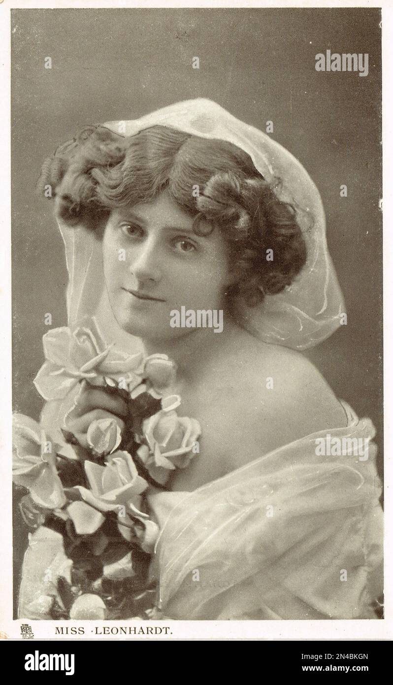 Miss Enid Leonhardt attrice di scena inglese, circa 1906 Foto Stock