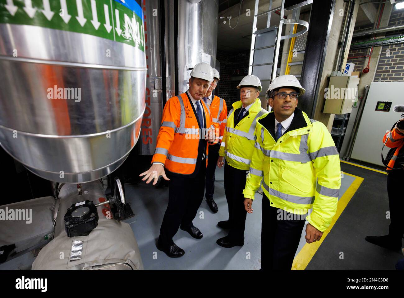 Il primo Ministro Rishi Sunak e il nuovo Segretario di Stato per la sicurezza energetica e Net Zero Grant Shapps visitano la struttura. Primo Ministro Rish Foto Stock