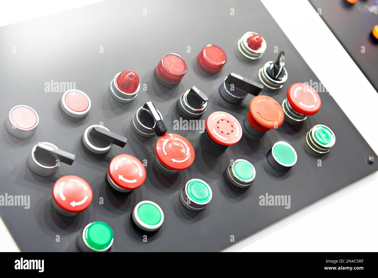 I pulsanti per i pannelli di controllo per apparecchiature elettriche Foto Stock