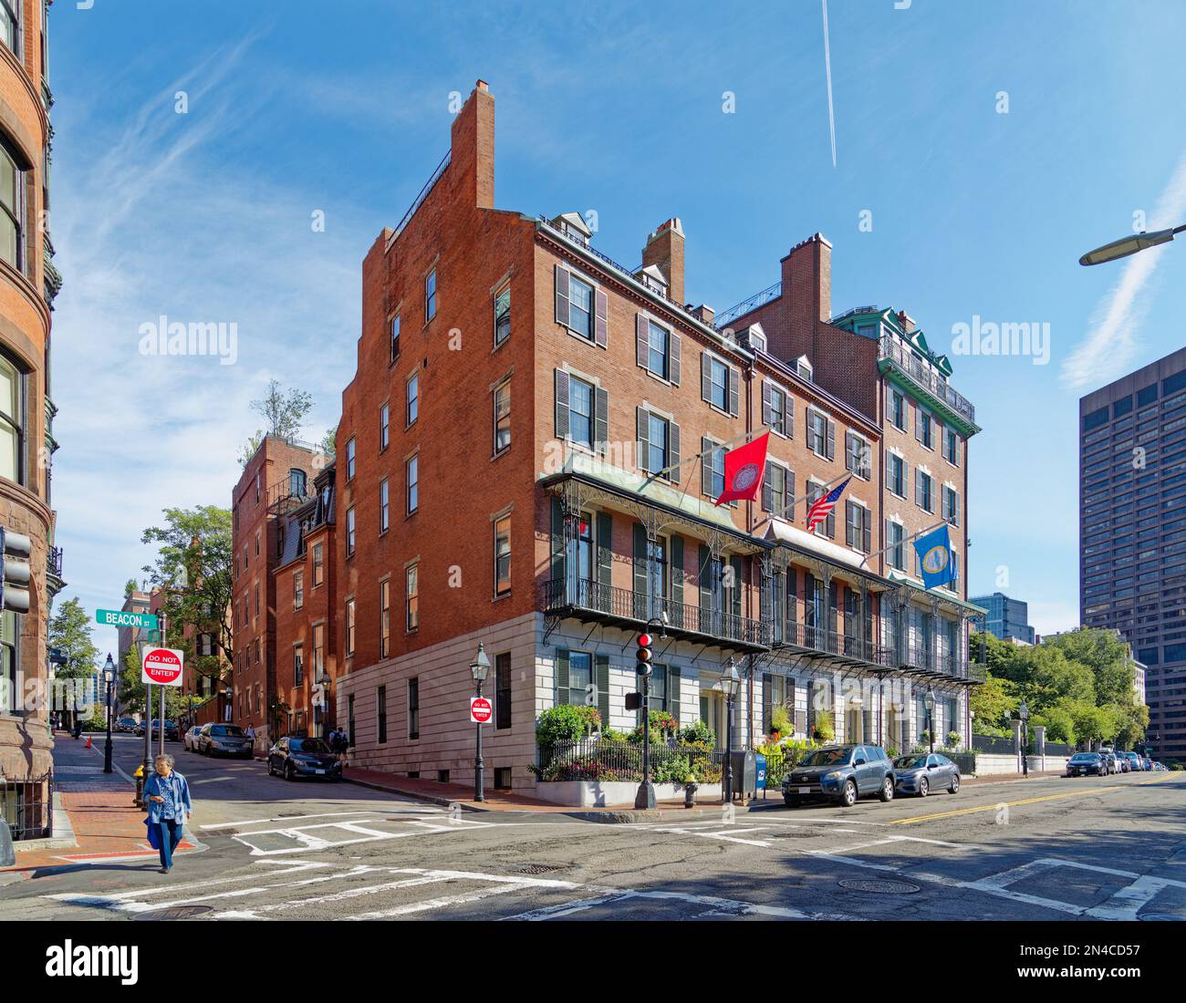 Boston Beacon Hill: (da l a r) Nathaniel Pope Russel House, Tuckerman-Parker House, ex Unitarian Universalist Association Building (ora condomini). Foto Stock