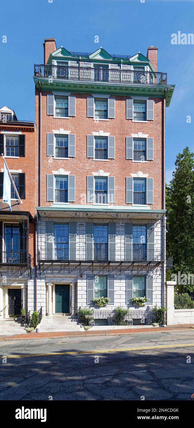 Boston Beacon Hill: L'ex Unitarian Universalist Association Building, 25 Beacon Street, è stato convertito in appartamenti condominiale. Foto Stock
