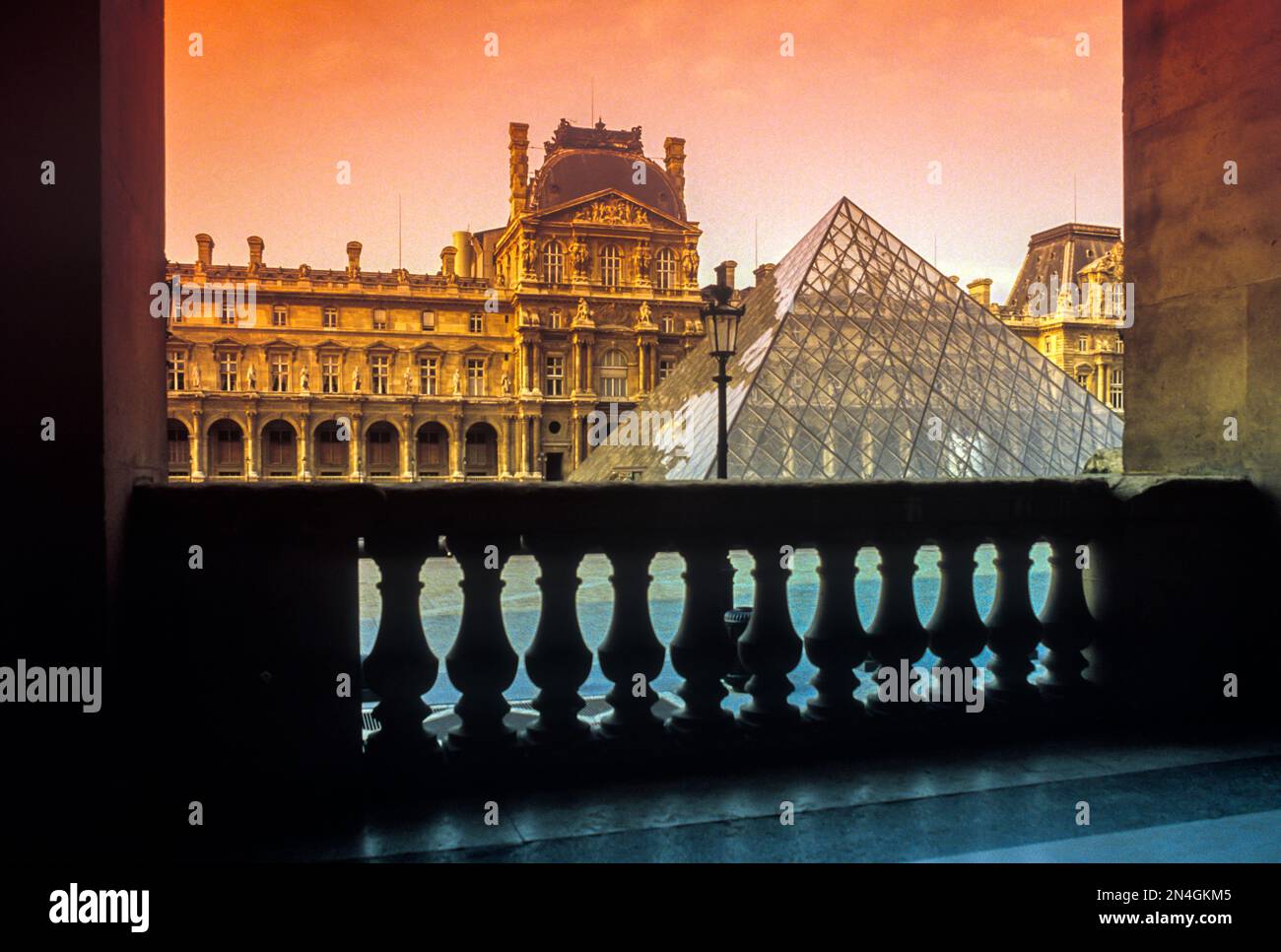 PYRAMID MUSEO DEL LOUVRE Parigi Francia Foto Stock