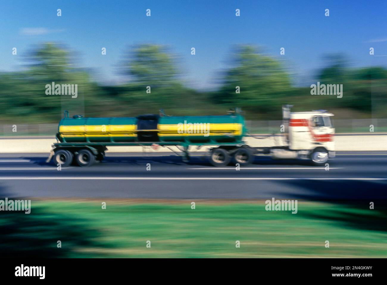 SEMI DIESEL camion con rimorchio sulla Interstate ROUTE 95 autostrada NEW JERSEY USA Foto Stock